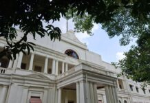 लालबाग पॅलेस — होळकरांच्या वैभवाचा डोळे दिपवून टाकणारा अध्याय!